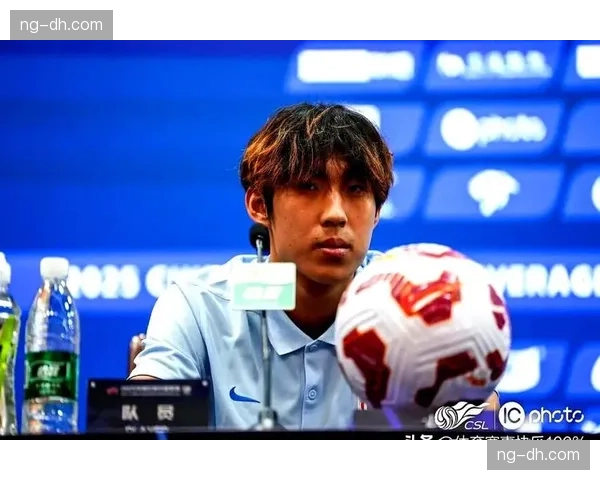 申花中场人员捉襟见肘 吴启鹏客串后腰成无奈之举