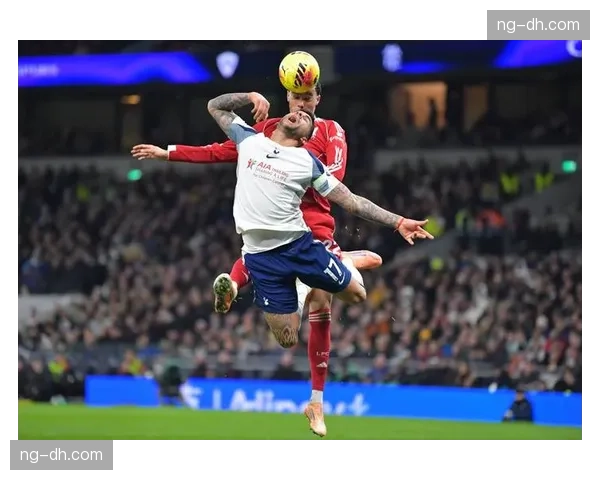 热刺5180万签西蒙斯成鸡肋 无法适应英超高强度身体对抗